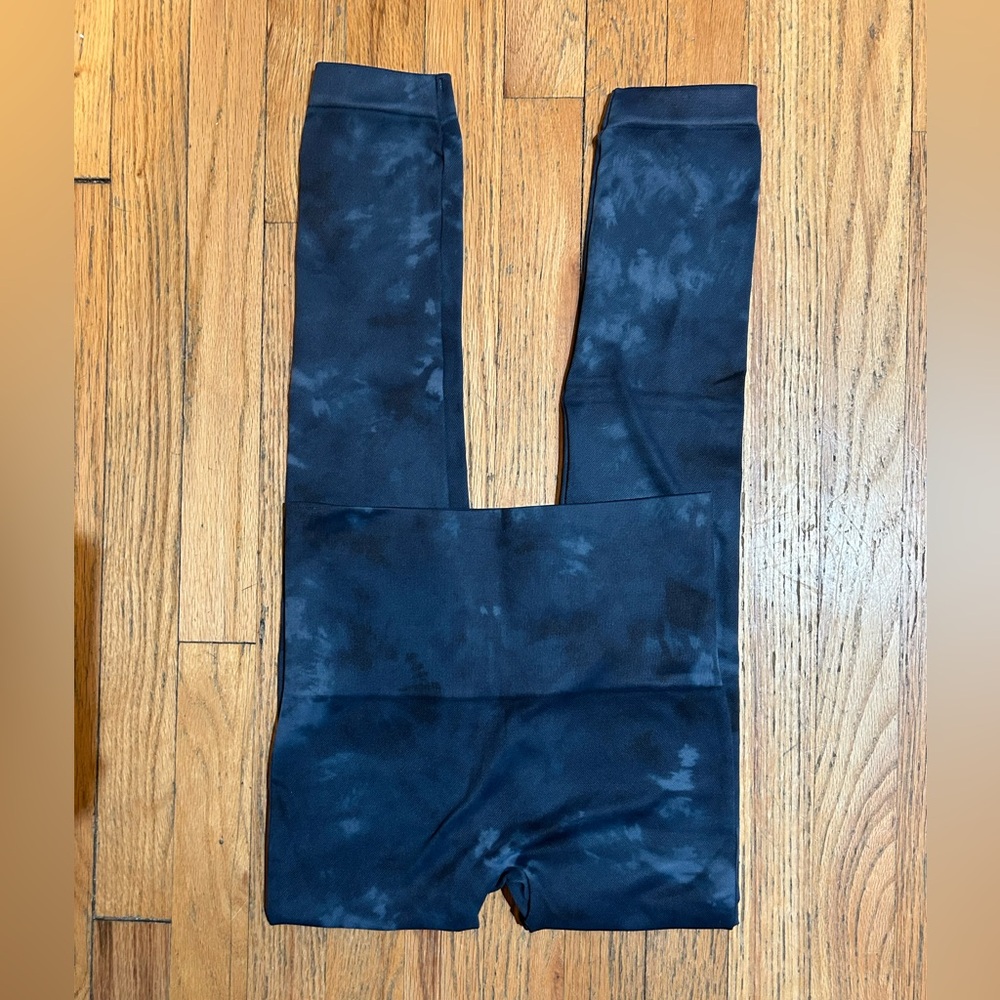 NWT SPANX Seamless Leggings for Women Tummy Control Size M Deep Blue Tie Dye L